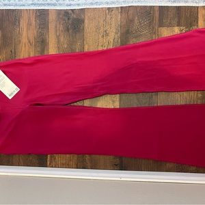 Groove Super-High-Rise Flared Pant Nulu
Regular- pomegranate